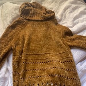 Cropped turtle neck sweater